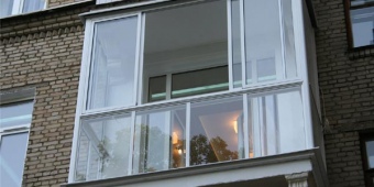 Балкон с раздвижным французским остеклением по периметру